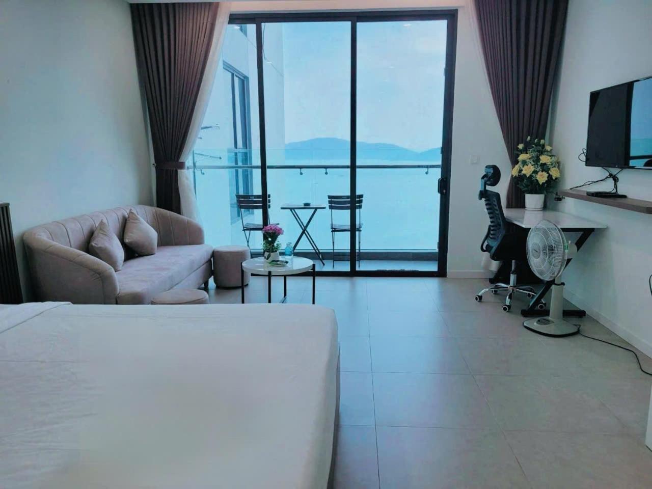Scenia Bay Oceanfront By Housing Lägenhet Nha Trang Exteriör bild